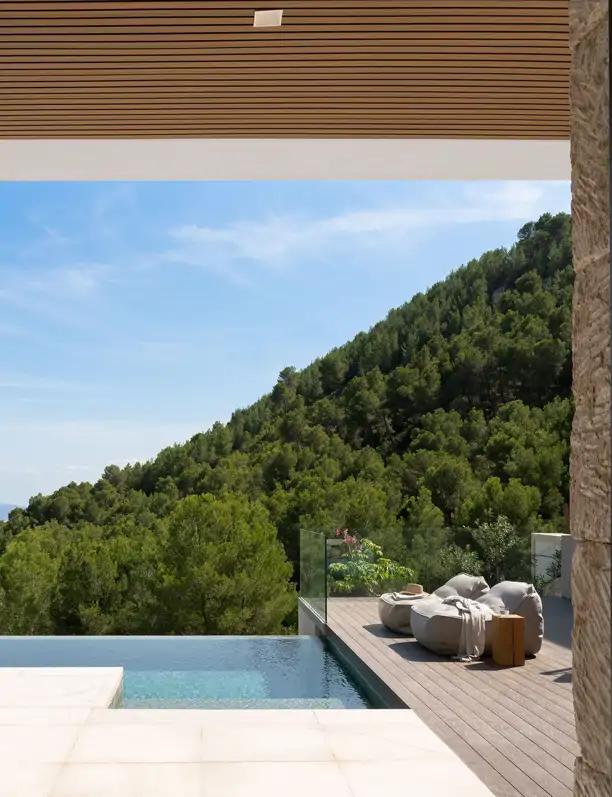 Cómo transformar una terraza básica en una 'de lujo' en primavera-verano 2025: consejos del arquitecto Jaime Salvá 