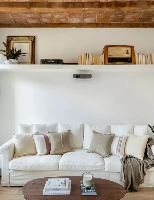 Así es un piso pequeño de 50 m² con soluciones sorprendentes y un baño que se adelanta a las tendencias de 2025 