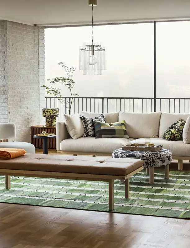 Esta lámpara de techo de IKEA ha renovado mi pequeño salón: elegante, cálida y parece de un hotel de lujo