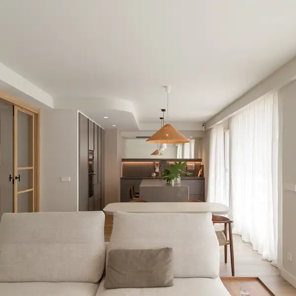 Los jóvenes propietarios de esta vivienda de obra nueva con terraza ahora están felices, después de cambiar MUCHAS cosas