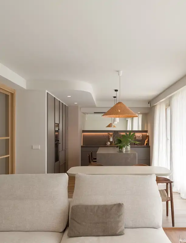 Los jóvenes propietarios de esta vivienda de obra nueva con terraza ahora están felices, después de cambiar MUCHAS cosas