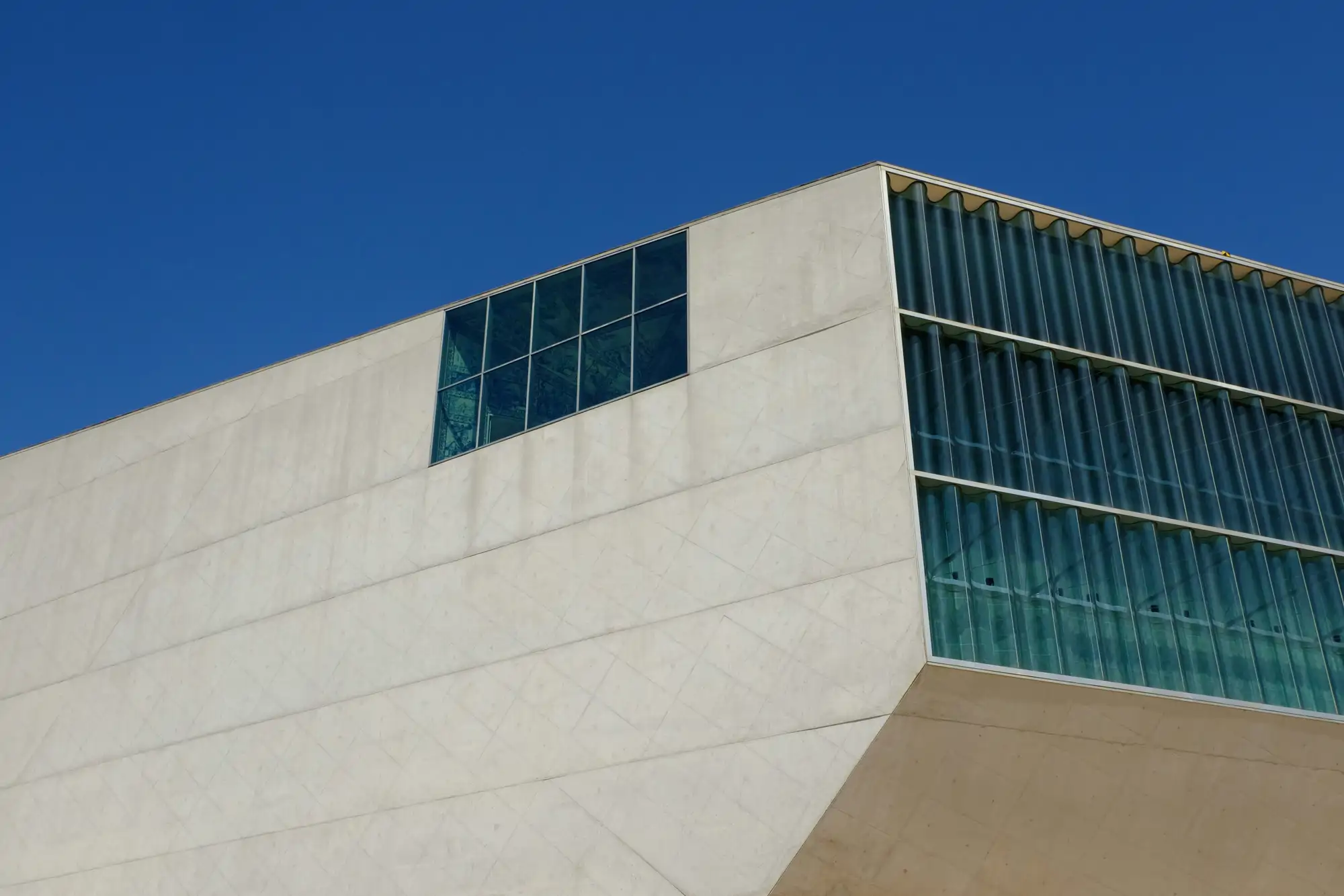 10. La Casa da Música de Oporto