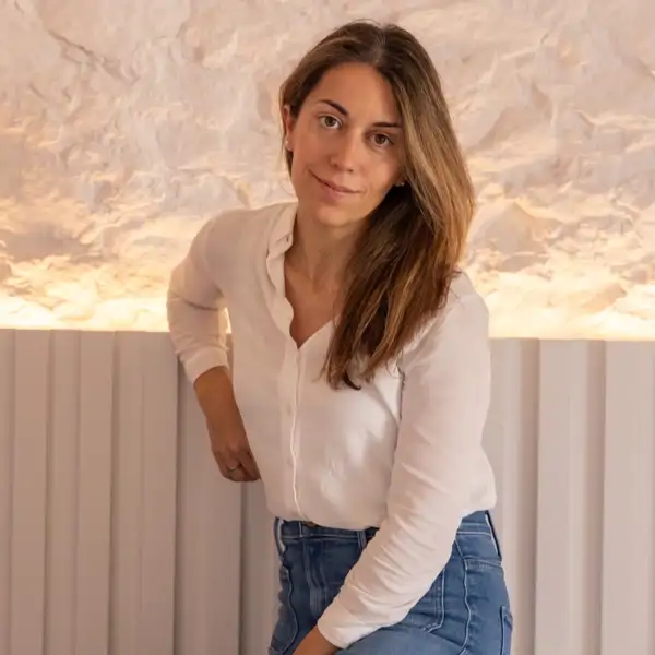 María Just, interiorista: ''En casas vacacionales, lo ideal es combinar los colores de las paredes con los de las puertas, ventanas y zócalos''