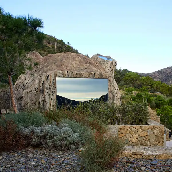 Así es la cocina-museo de Ferran Adrià: sin rastro de blanco, moderna y con un comedor tradicional