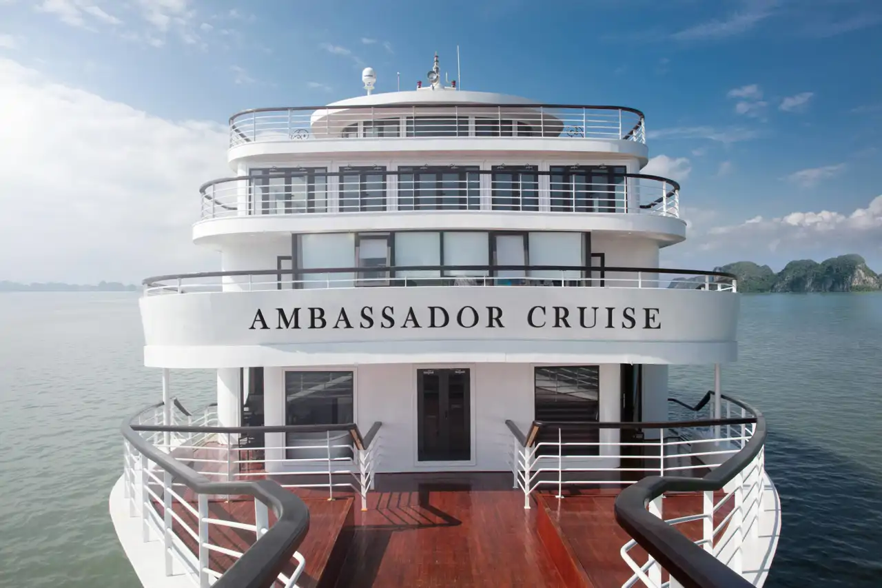Ambassador Cruise te descubre dos bahías declaradas Patrimonio de la Humanidad por la UNESCO.