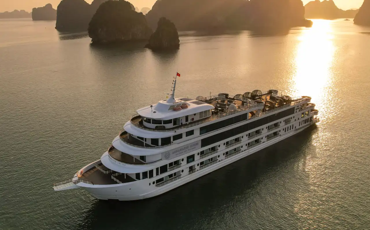 Ambassador Cruise te lleva a descubrir Halong Bay y Lan Ha Bay en Vietnam.
