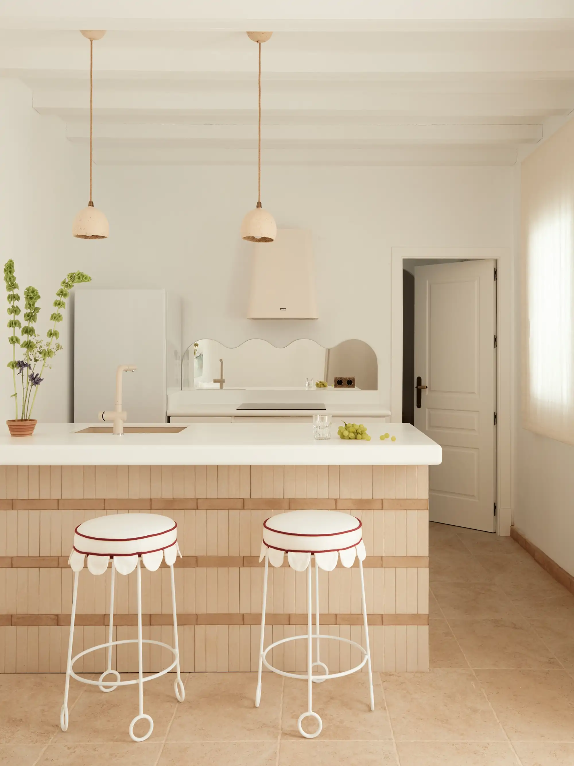 cocina abierta con barra de cerámica