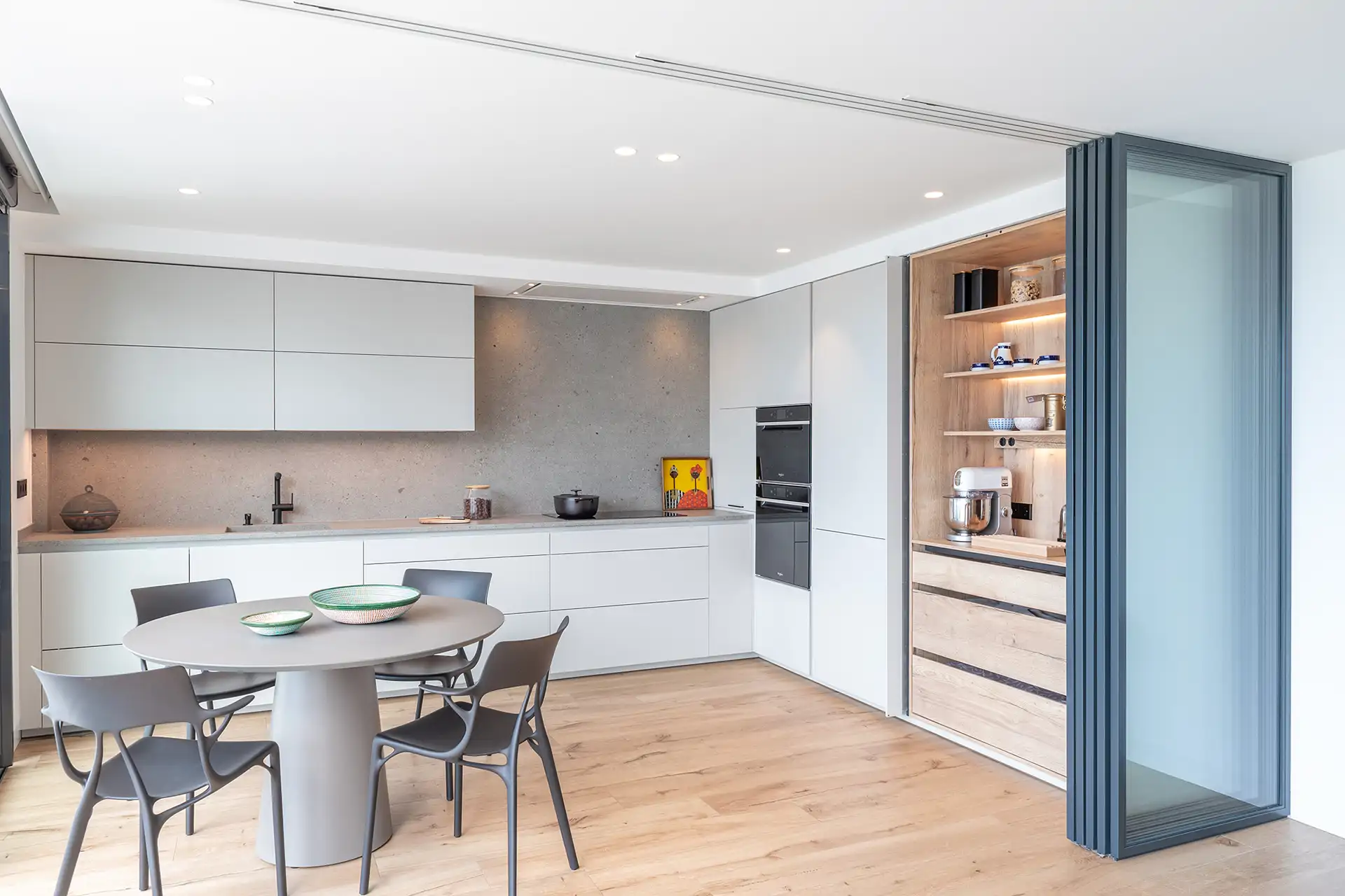 cocina en L mesa comedor