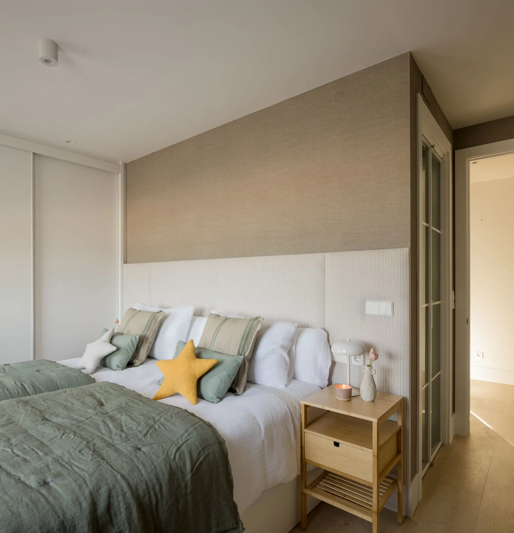 dormitorio niñas tonos neutros