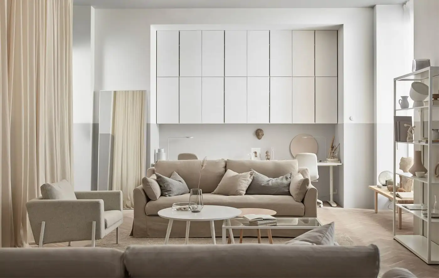 Salón beige con armarios IVAR