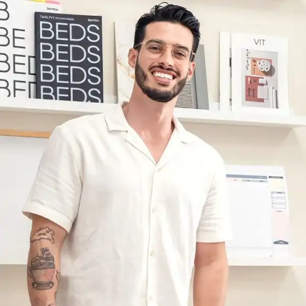 Óscar Betancor, interiorista: "No pongas muebles de madera tradicional ni de plástico en la terraza, pon esta alternativa más duradera y resistente"