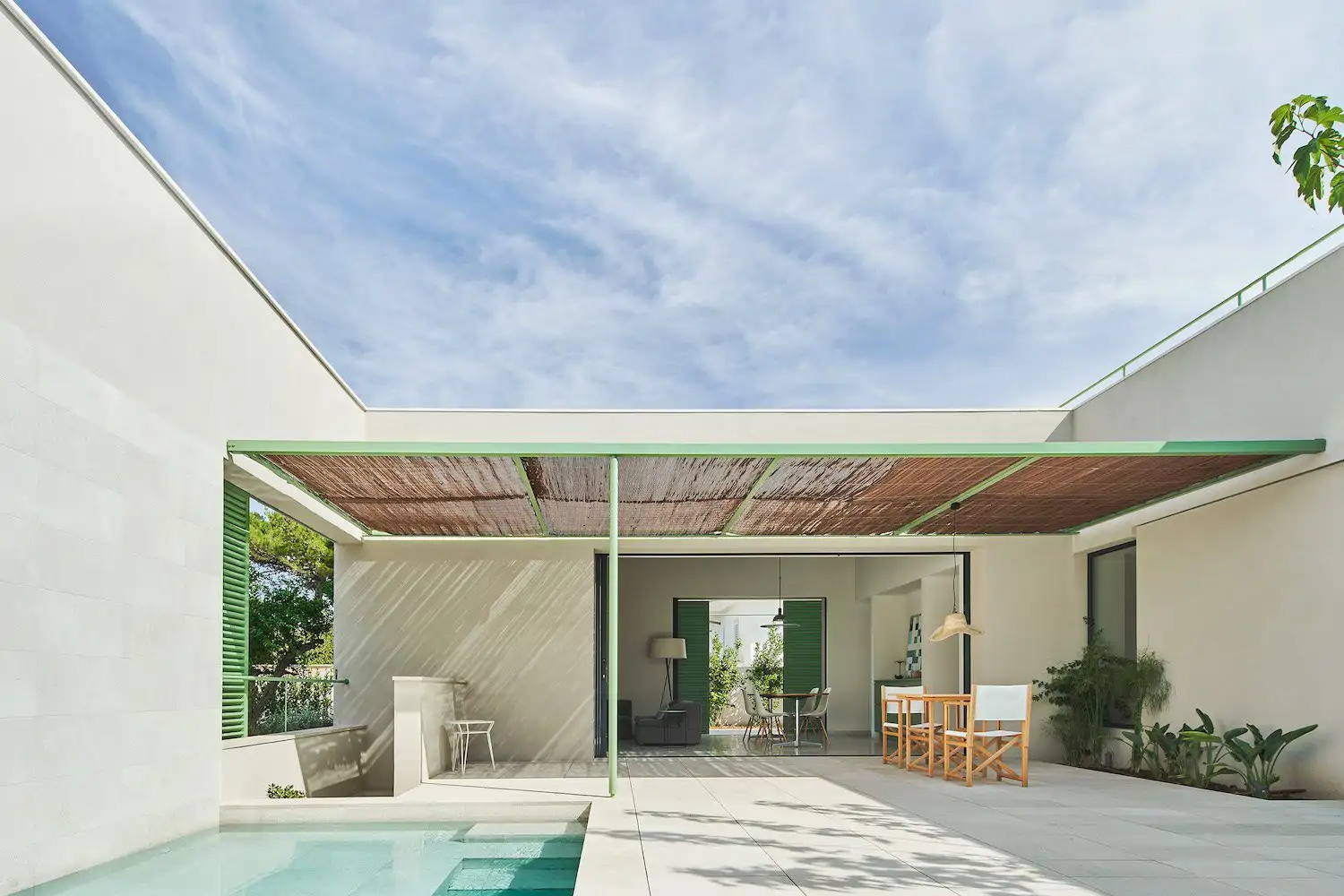 Piscinas pequen~as: ideas para aprovechar el espacio en terrazas, jardines o porches