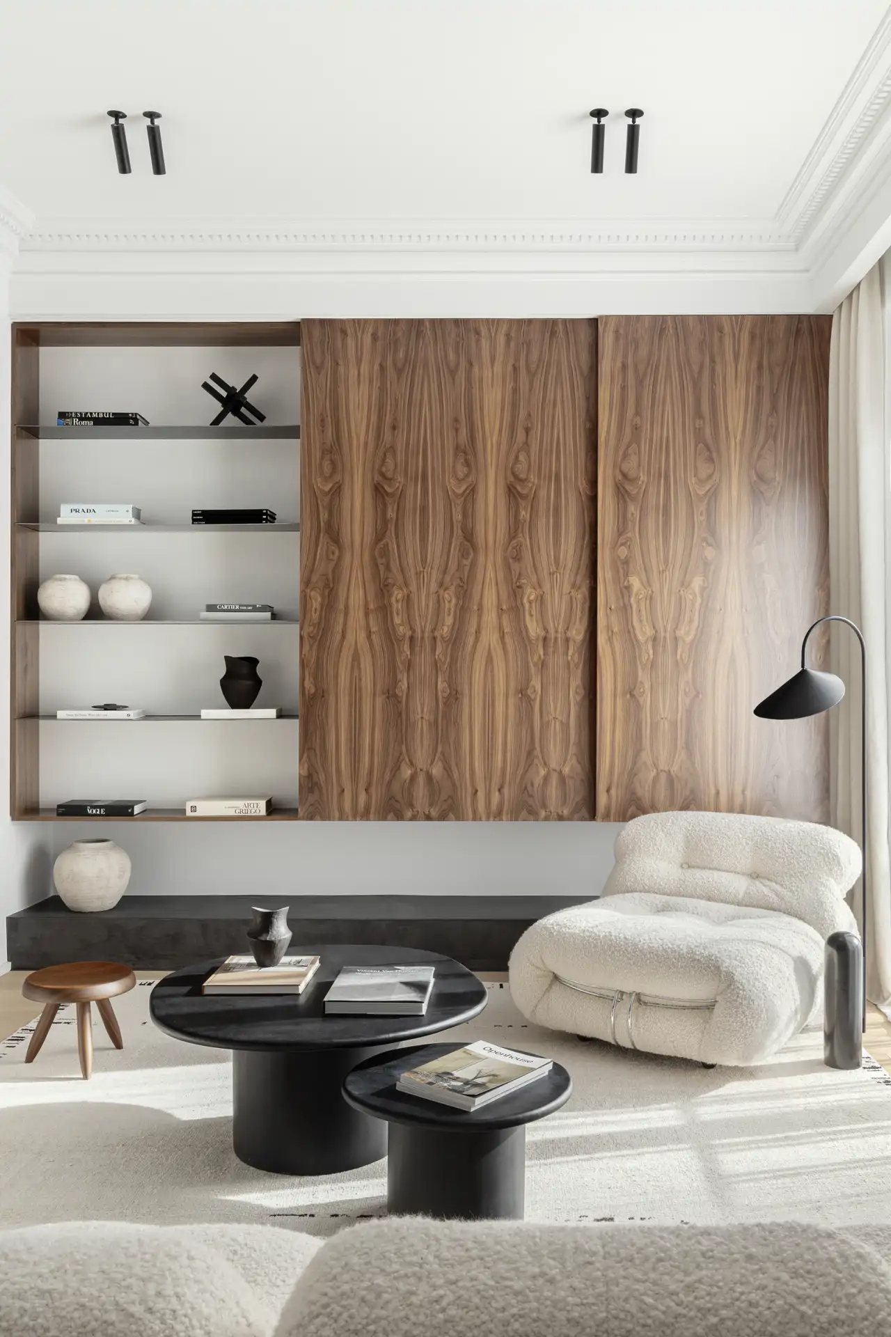 Salón de diseño blanco madera