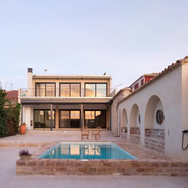 Javier Hernández, arquitecto, reforma la vivienda de su familia: "Así guardo el recuerdo de mis abuelos al llegar a la casa"