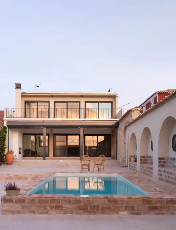 Javier Hernández, arquitecto, reforma la vivienda de su familia: "Así guardo el recuerdo de mis abuelos al llegar a la casa"