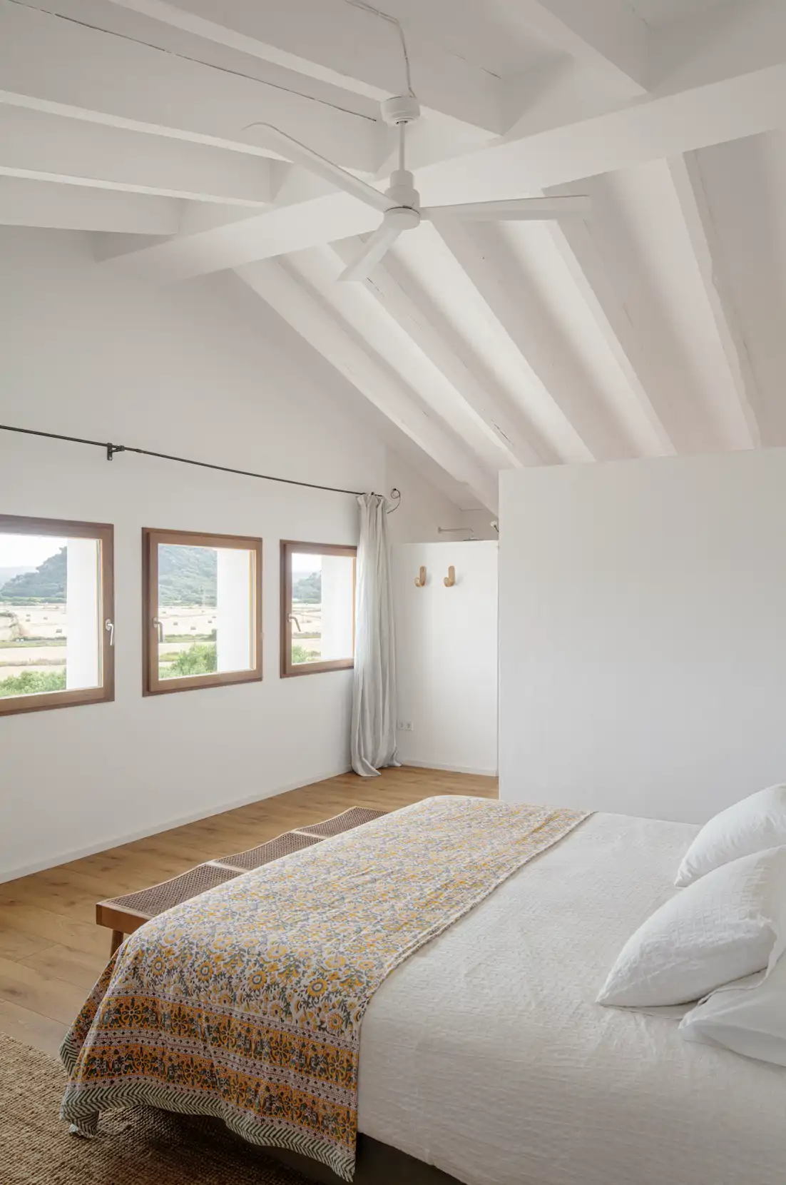 dormitorio suite cubierta vigas blanca