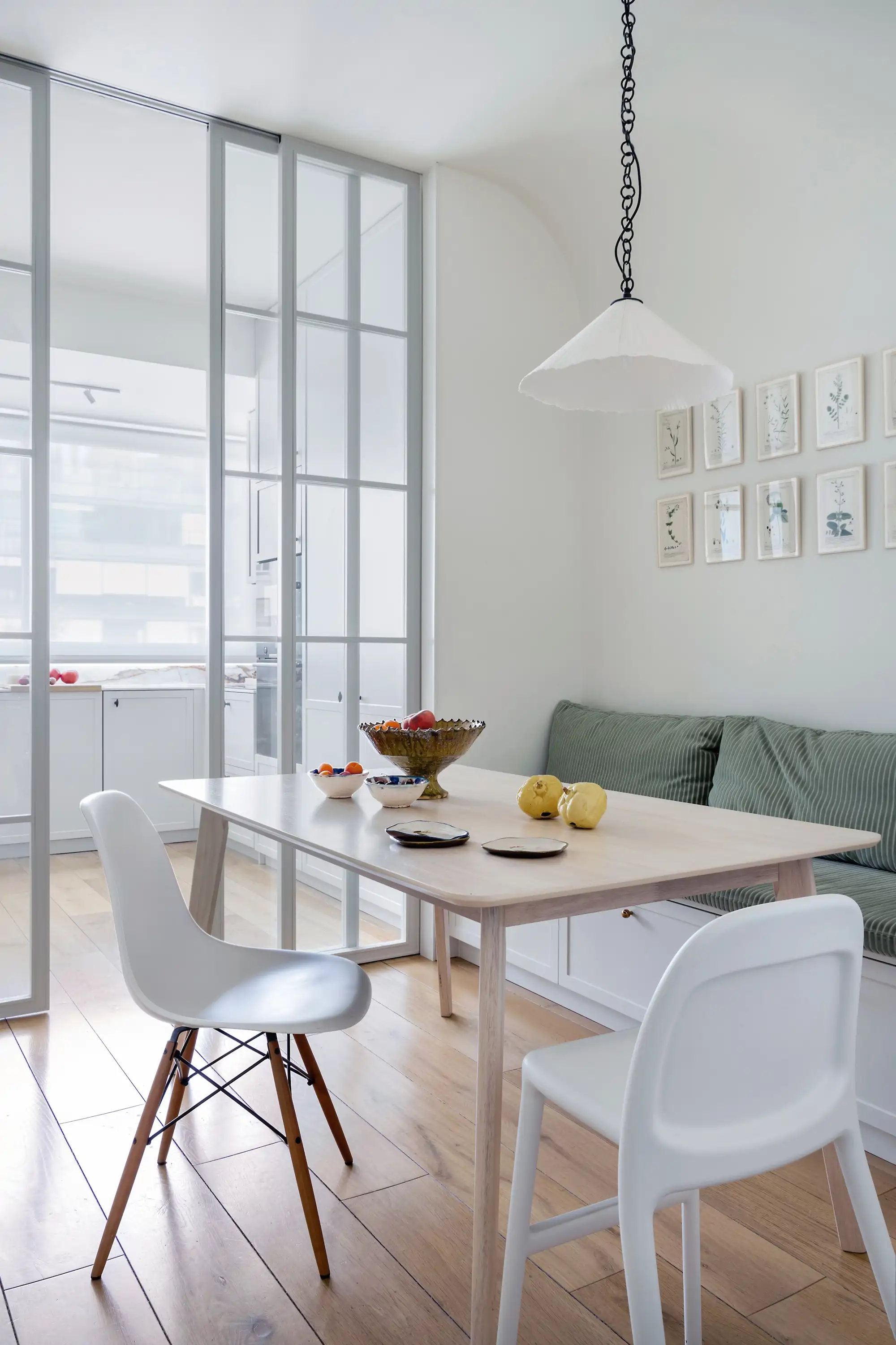 comedor cerramiento cuadros office