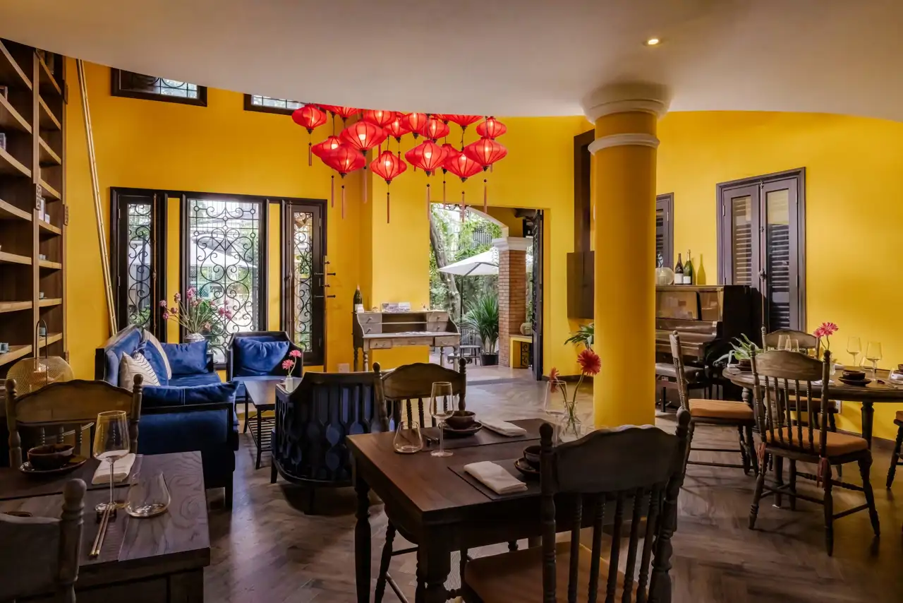 HOME Saigón, un restaurante art decó en la ciudad.