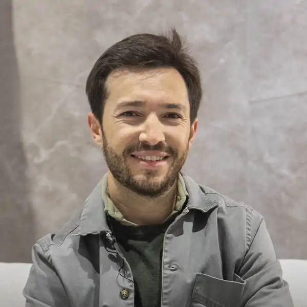 Máximo Caballero, arquitecto: "No pintes el techo de tu patio o terraza, esta solución es más bonita y cálida"