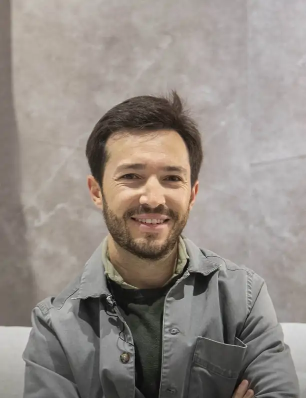 Máximo Caballero, arquitecto: "No pintes el techo de tu patio o terraza, esta solución es más bonita y cálida"