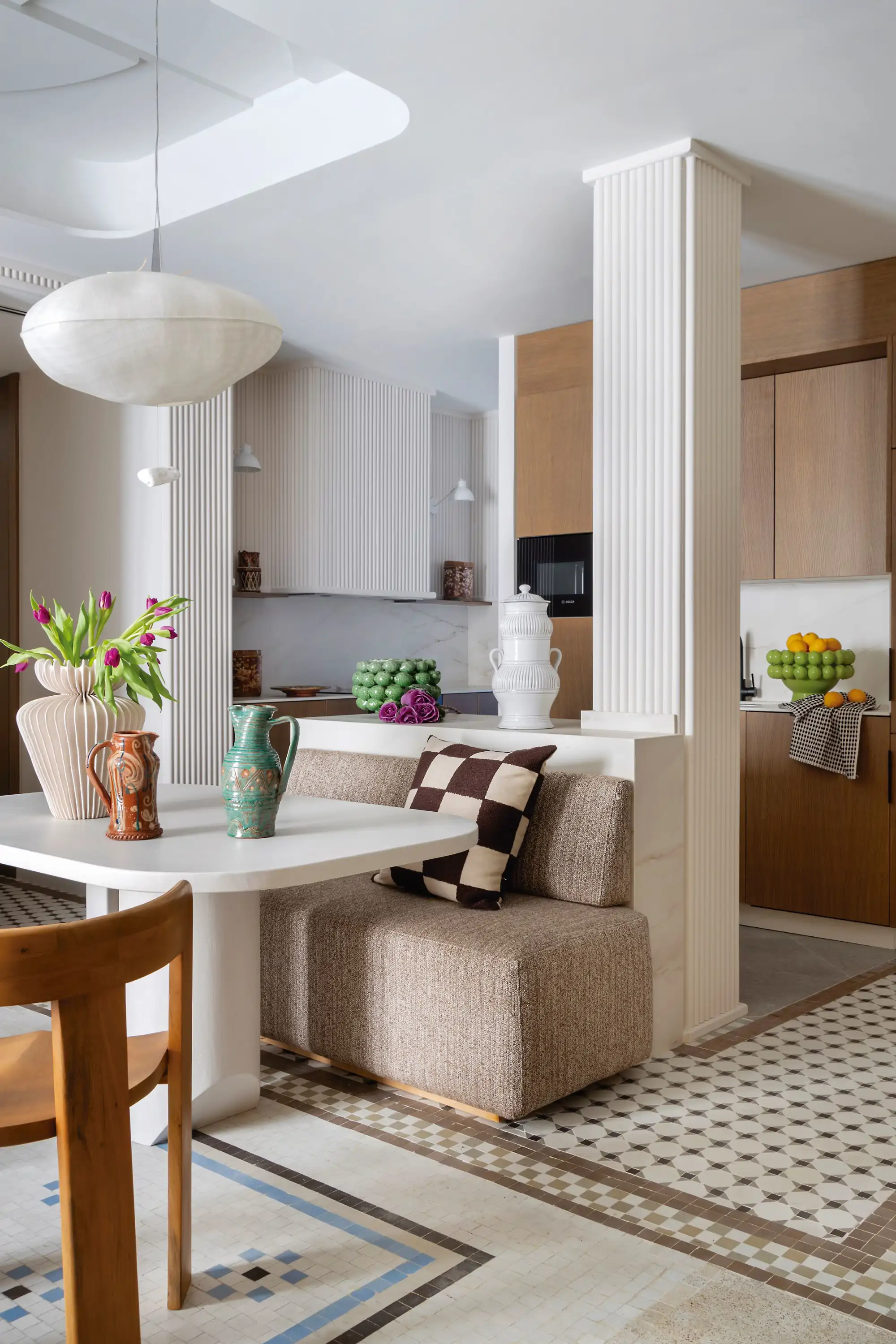 Cocina de madera abierta al salón
