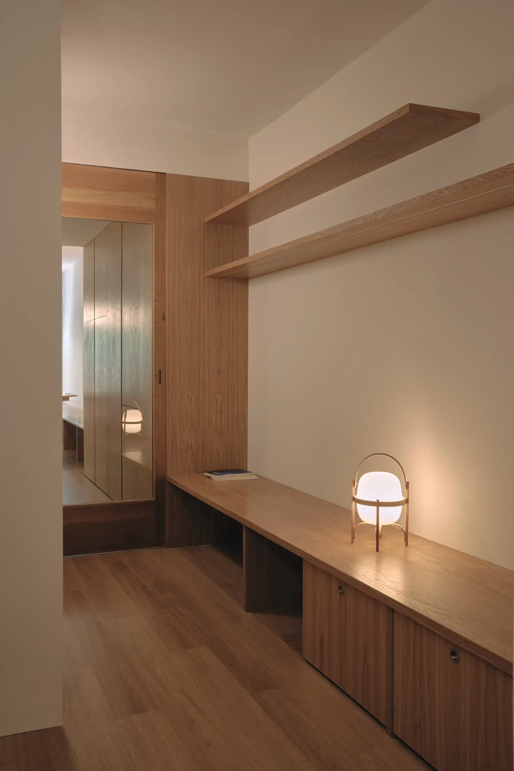 Espacio con muebles de madera
