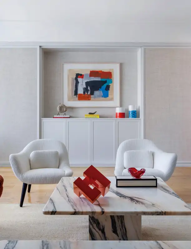 Entramos en casa de la interiorista Almudena Rebuelta Domecq: espacios modernos, con arte y color sobre un lienzo blanco