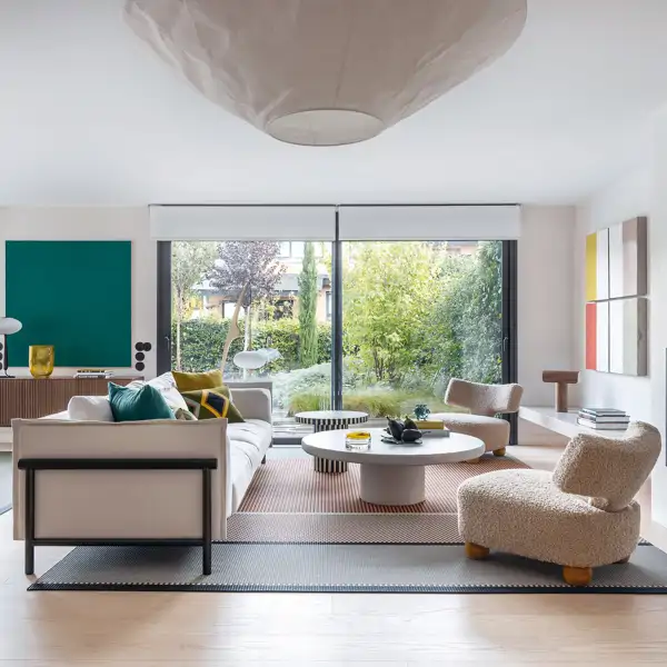 Lo mejor de esta casa es su conexión con el jardín y los espacios abiertos, que presumen de ser fluidos, versátiles y emocionales