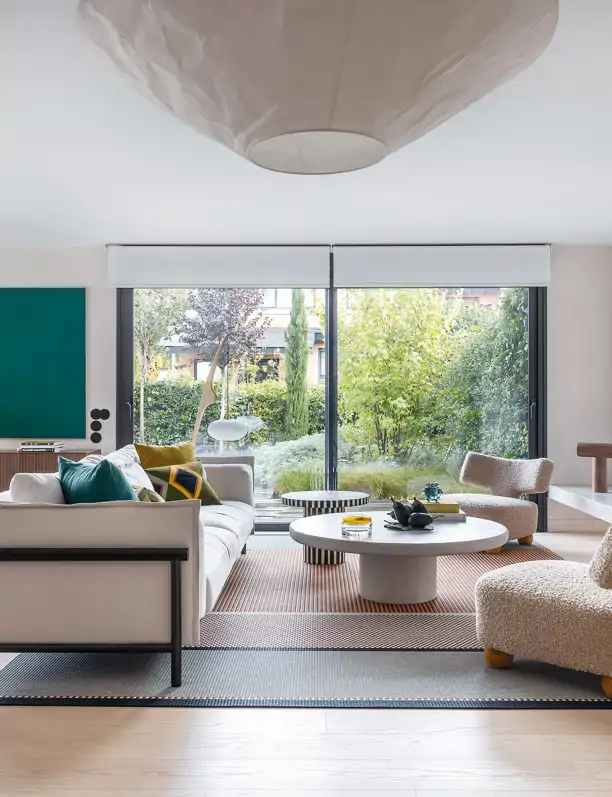Lo mejor de esta casa es su conexión con el jardín y los espacios abiertos, que presumen de ser fluidos, versátiles y emocionales