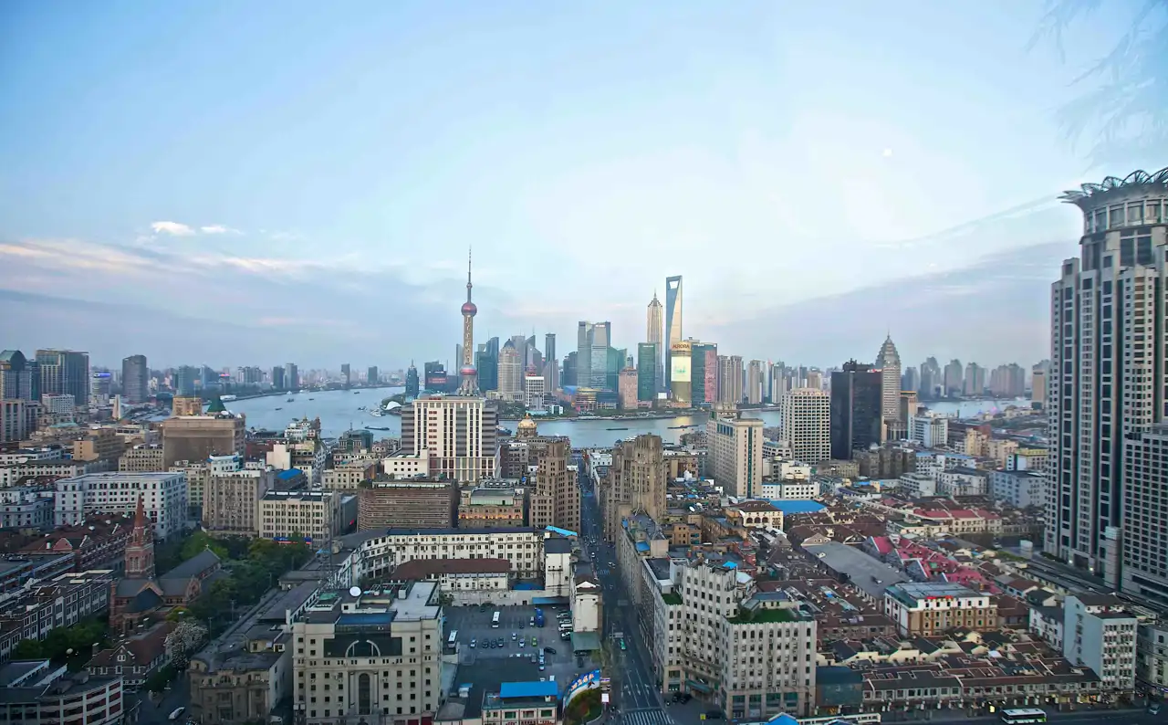 Park Hyatt Shanghái, el hotel ubicado en una de las torres más altas de la ciudad.