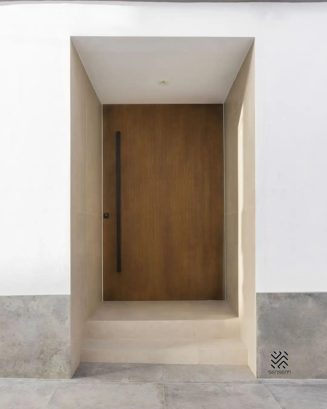 Puerta de la calle de madera