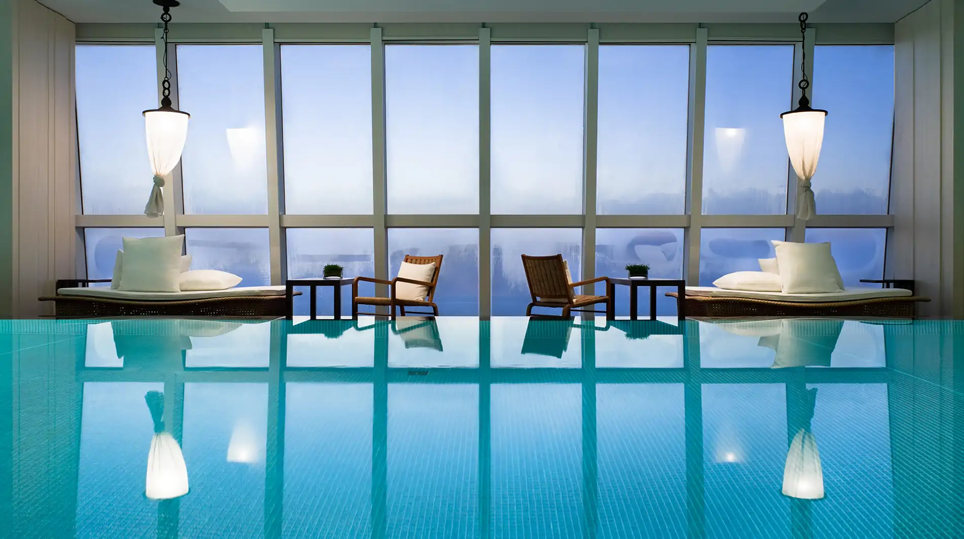 Una piscina infinita en Park Hyatt Shanghái. 