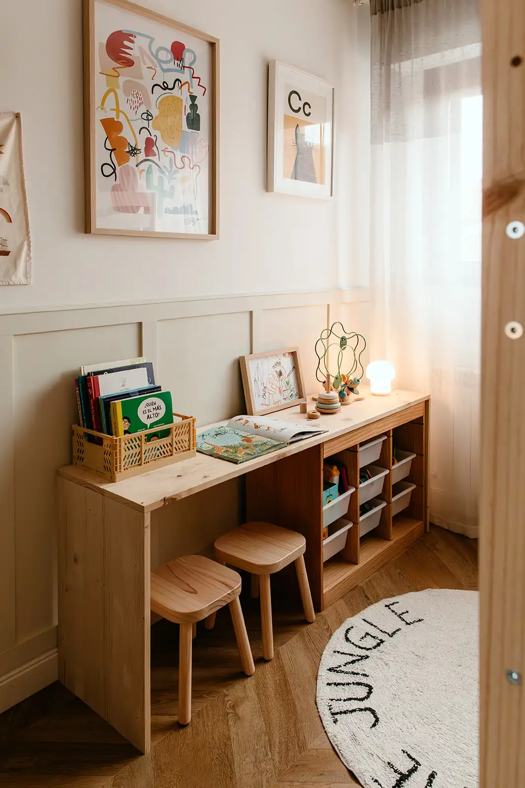 dormitorio infantil zona escritorio y juegos