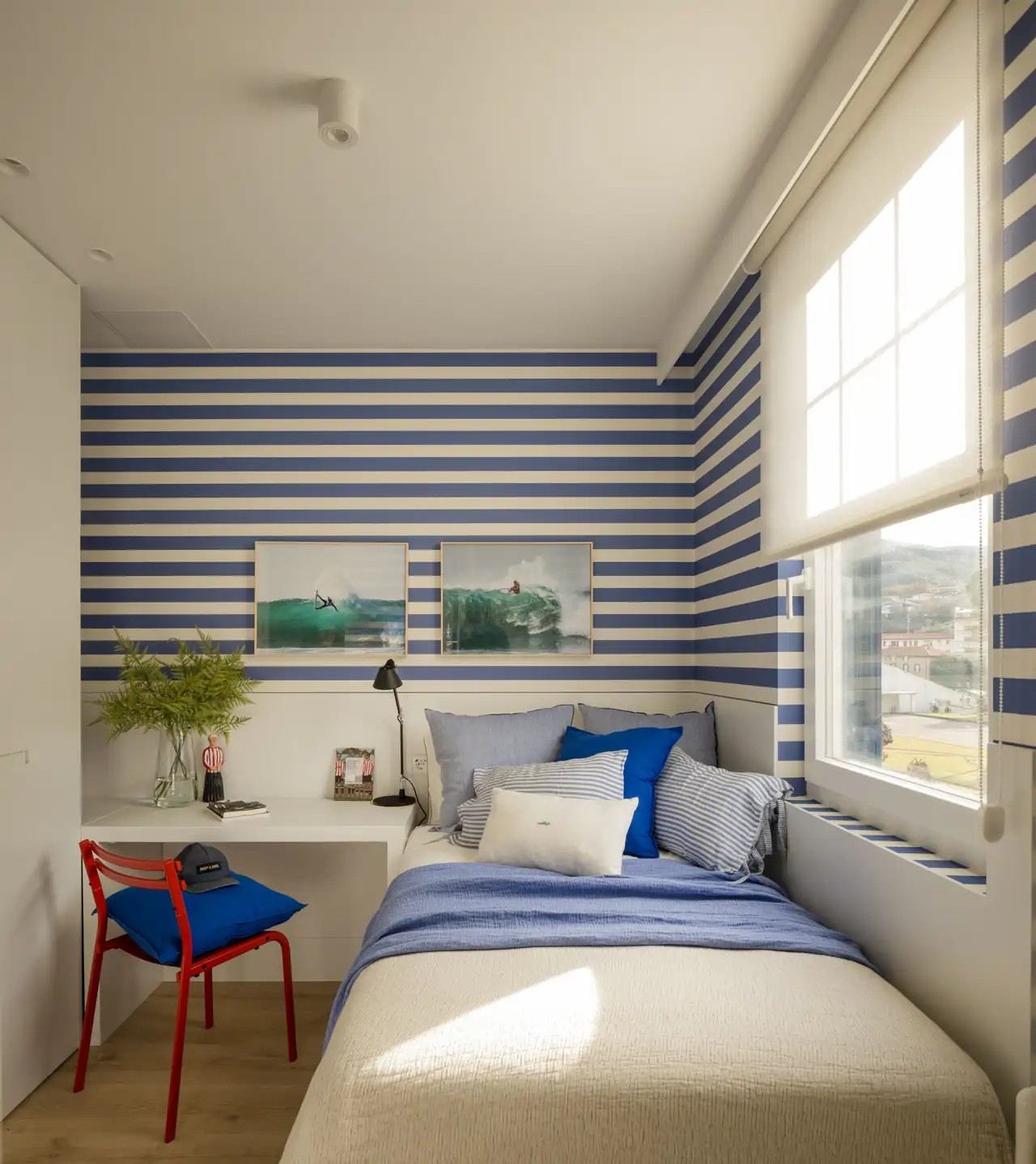 dormitorio juvenil papel rayas azules