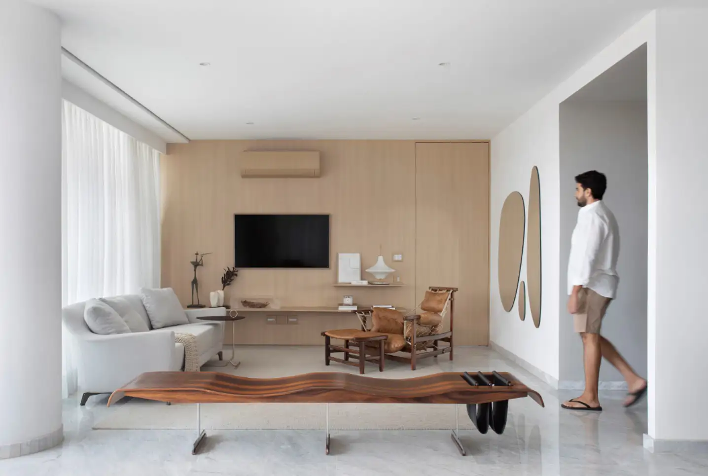 Un salón con diseño brasileño
