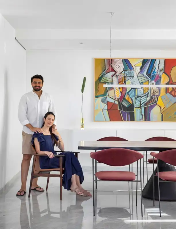 Una primera vivienda para una joven pareja de 300 m2 transformada con el alma del diseño brasileño