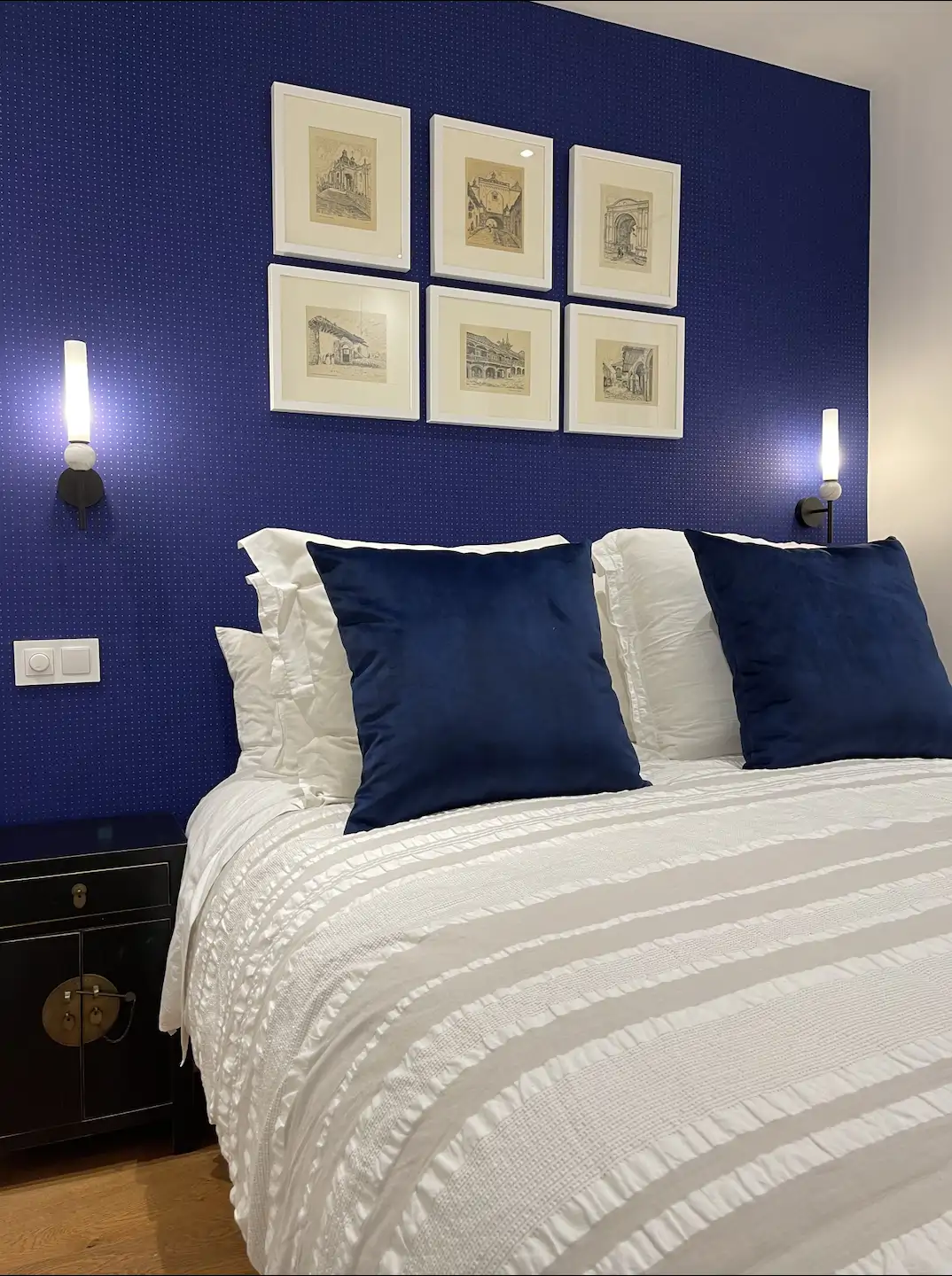 Dormitorio en azul Klein