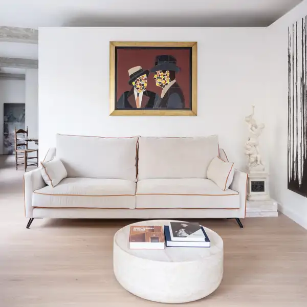 Una casa madrileña reforzada con tres gestos: arte, estructura y diseño en 90 m2