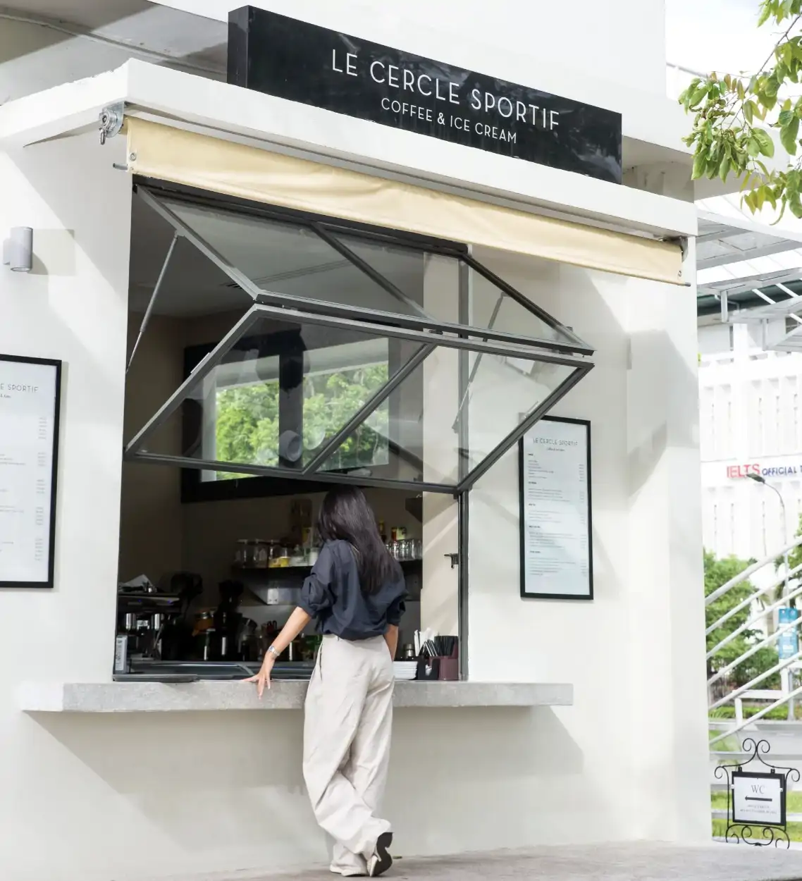 Coffee y Ice Cream Patio, donde disfrutar de café y helados exquisitos.