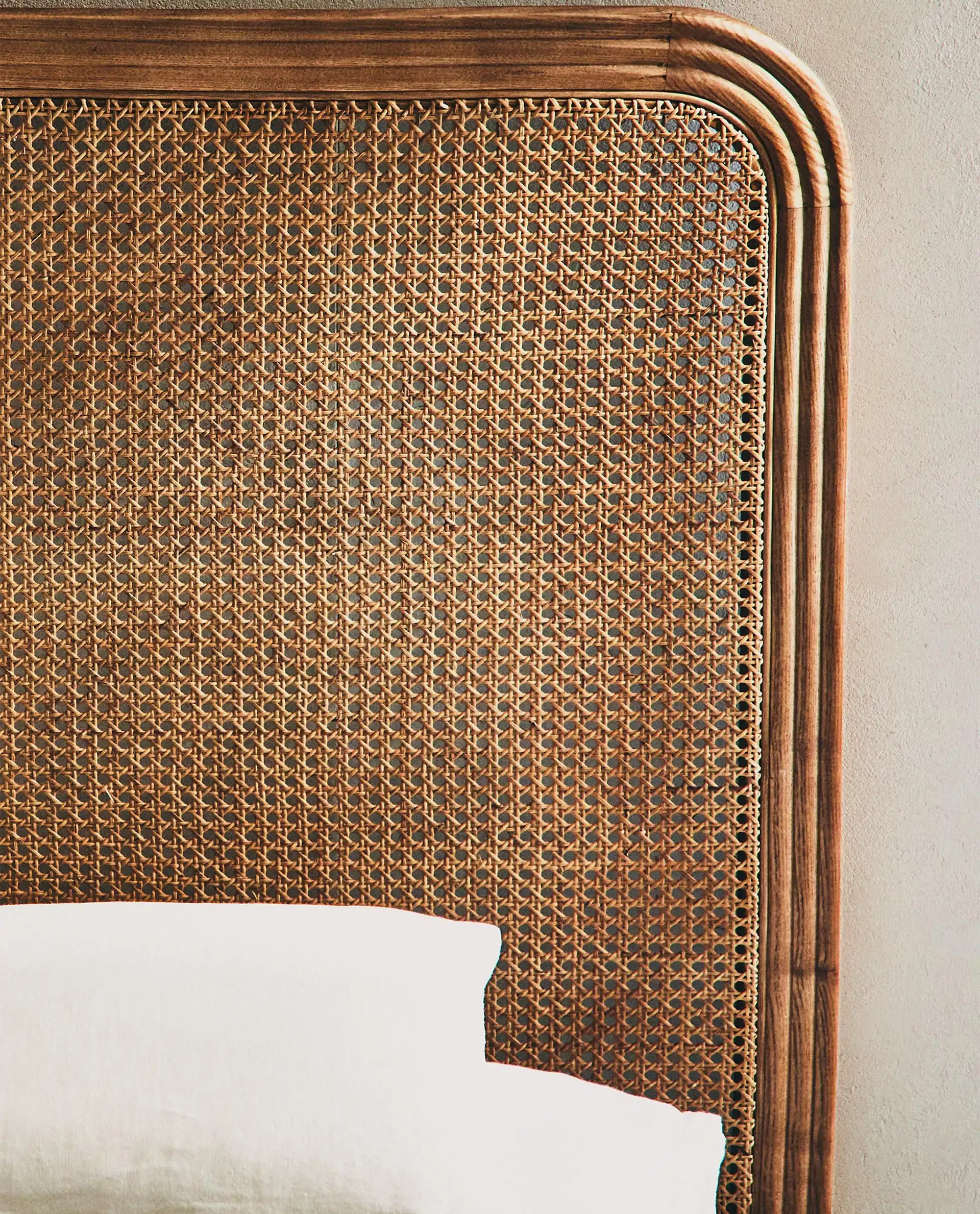 De rejilla natural con estructura de madera: equilibrio y armonía