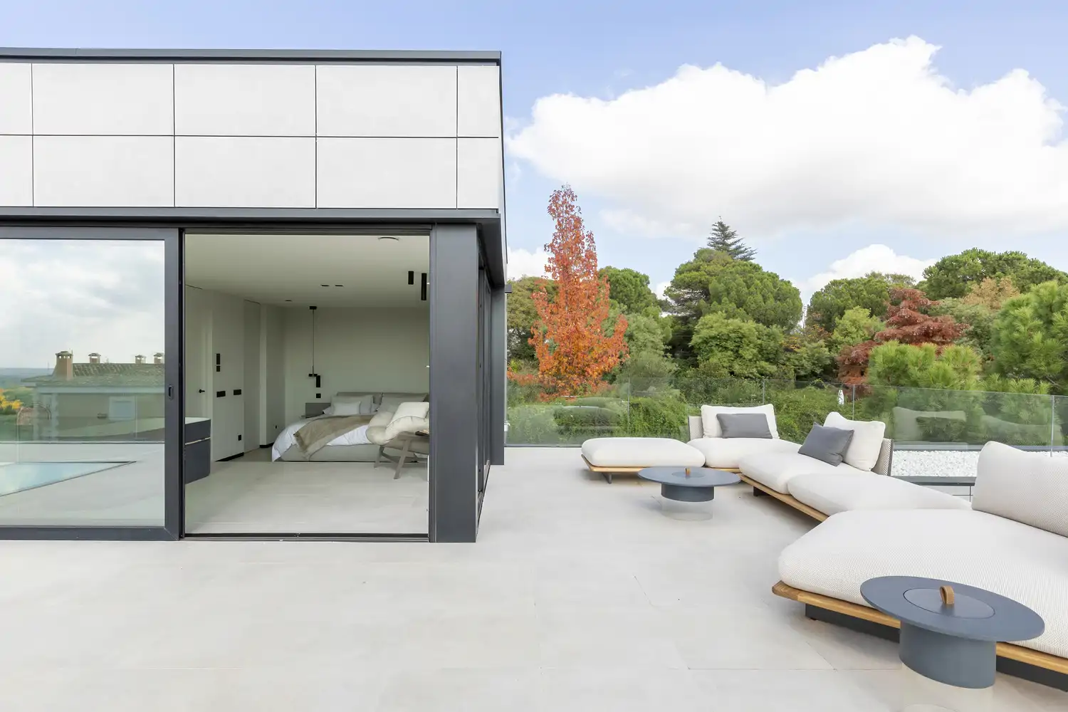 Dormitorio con terraza
