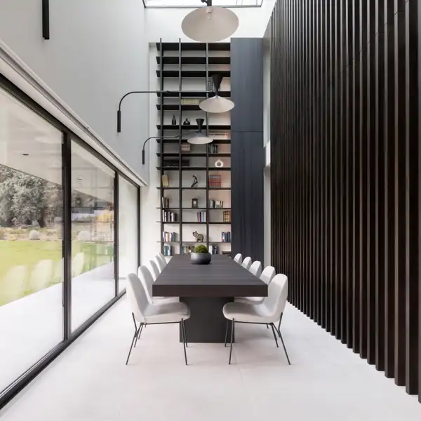 ¿Una estantería de 6 metros en el salón? Una idea hecha realidad para guardar libros y ordena hogares