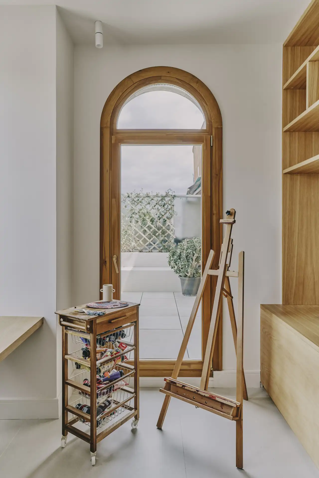 Estudio artístico madera con salida a la terraza