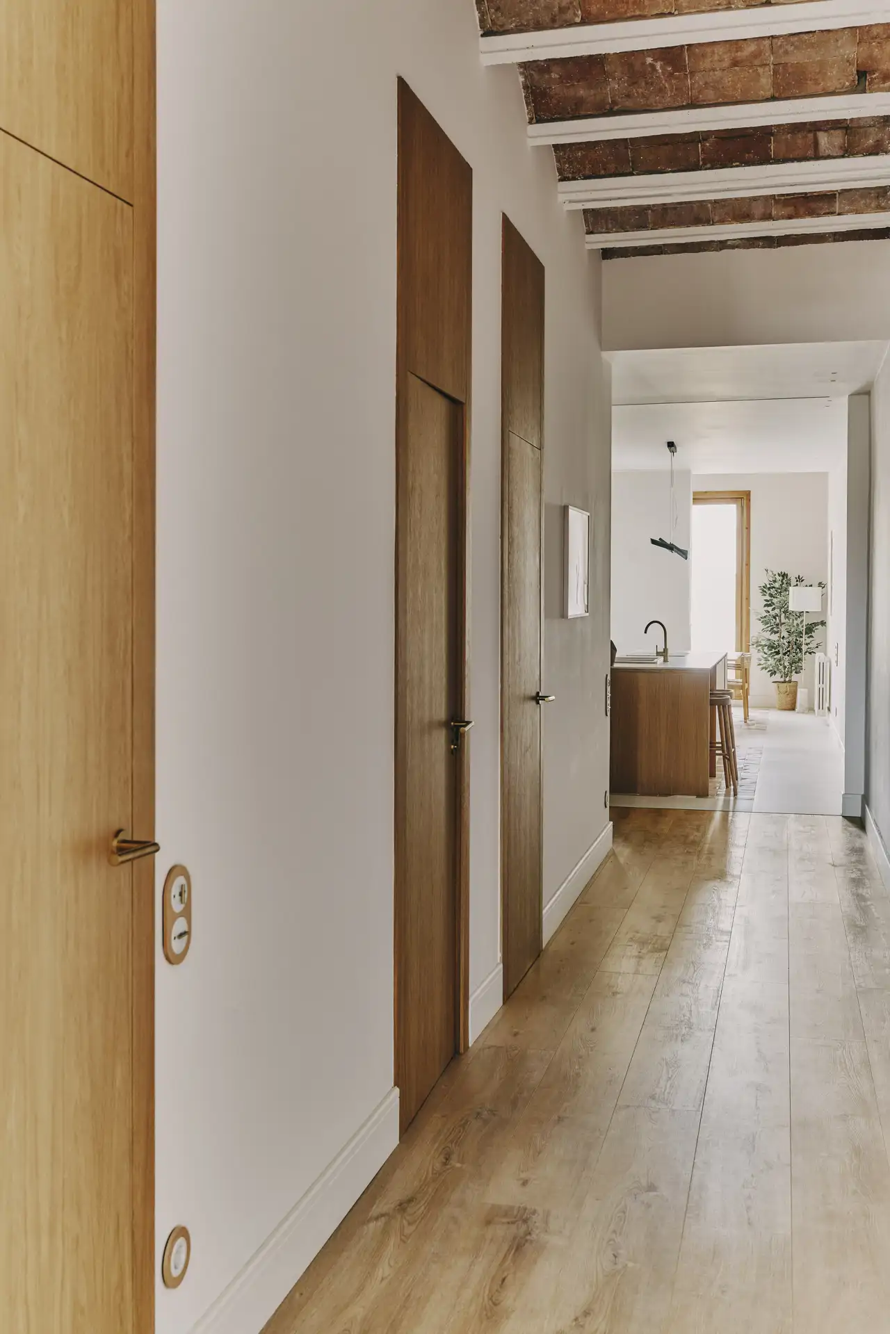 Pasillo de madera con volta catalana