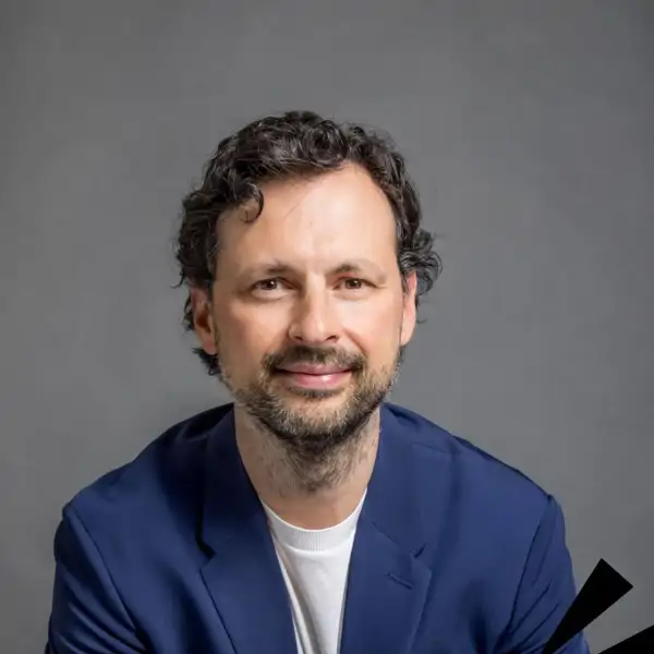 Kike Clavería, arquitecto: "Si el cabecero de tu cama no es así, tienes que ponerle solución ya"