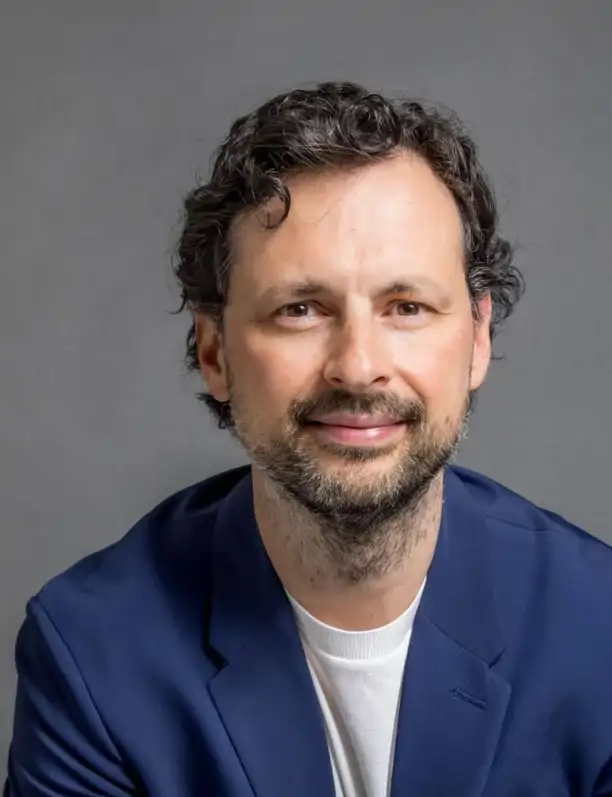 Kike Clavería, arquitecto: "Si el cabecero de tu cama no es así, tienes que ponerle solución ya"