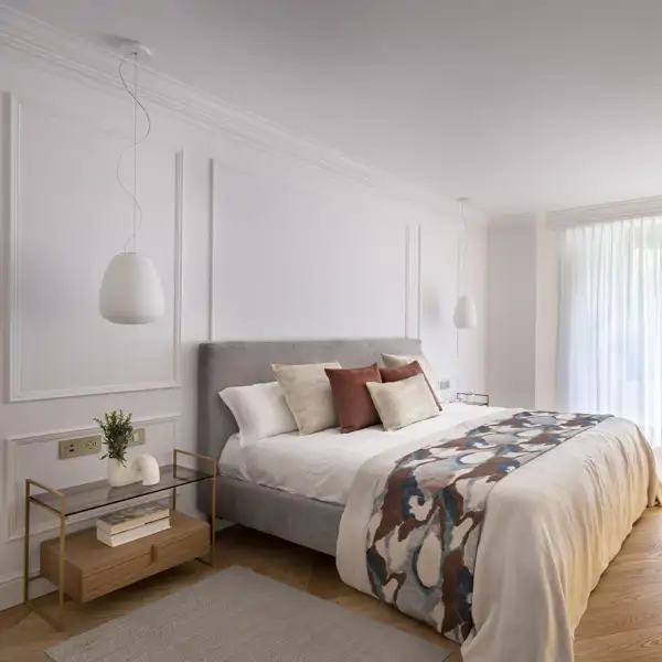 Paredes con molduras decorativas: 15 ejemplos con las mejores ideas para casas elegantes