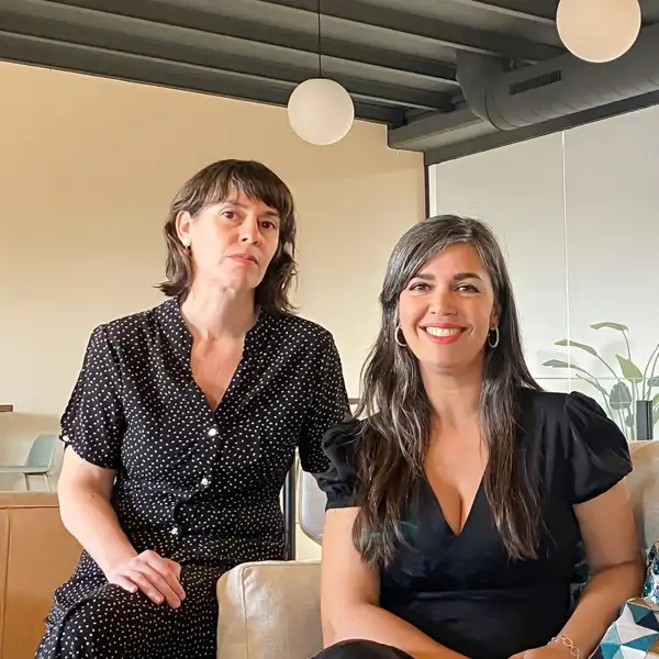 Laura Laviña y Olga Alonso, interioristas: “En las cocinas de más de 40 años falta espacio para abrir puertas, electrodomésticos y cajones porque están mal planificadas”
