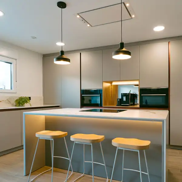Cómo distribuir los electrodomésticos en una cocina: "El lavavajillas debe situarse al lado del fregadero; a la derecha si somos diestros o a la izquierda si somos zurdos"