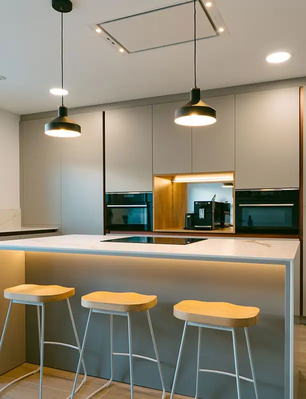 Cómo distribuir los electrodomésticos en una cocina: "El lavavajillas debe situarse al lado del fregadero; a la derecha si somos diestros o a la izquierda si somos zurdos"